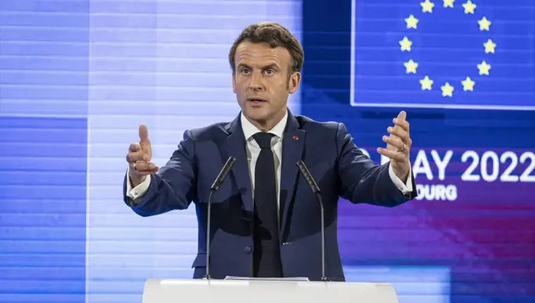 macron3