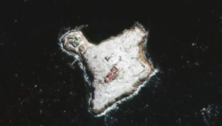 zmijski otok 1