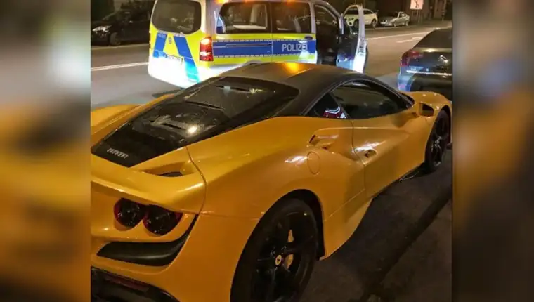 ferrari policija 45