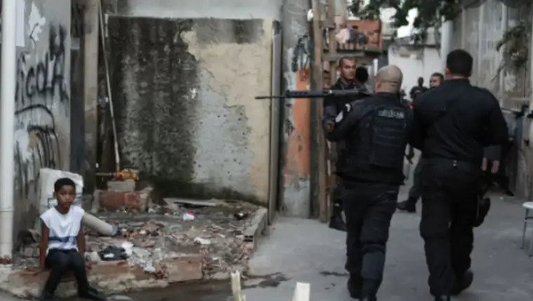 policija favela 2