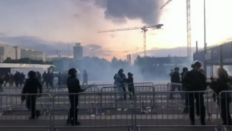 policiaj gas pariz b1