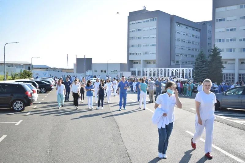 AA-20220602-28046926-28046923-BIH_U_TOKU_EVAKUACIJA_PACIJENATA_I_RADNIKA_IZ_UKC_RSA
