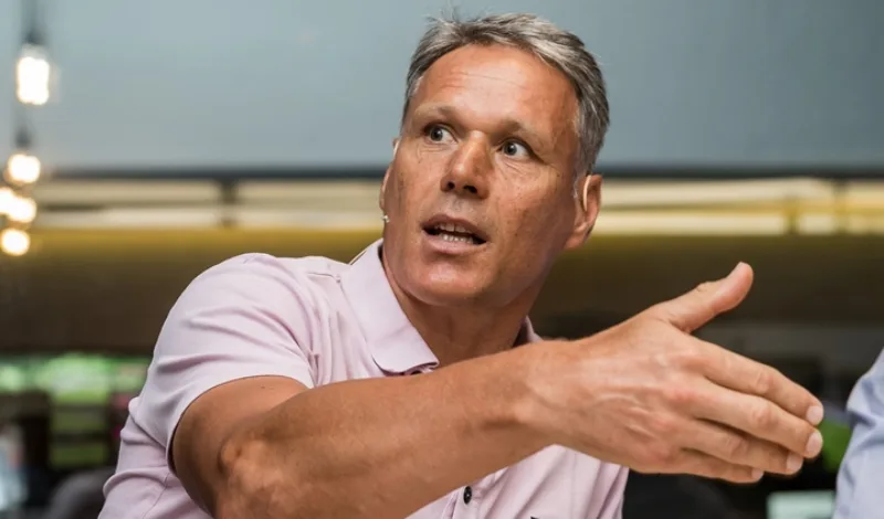 van-basten-casual