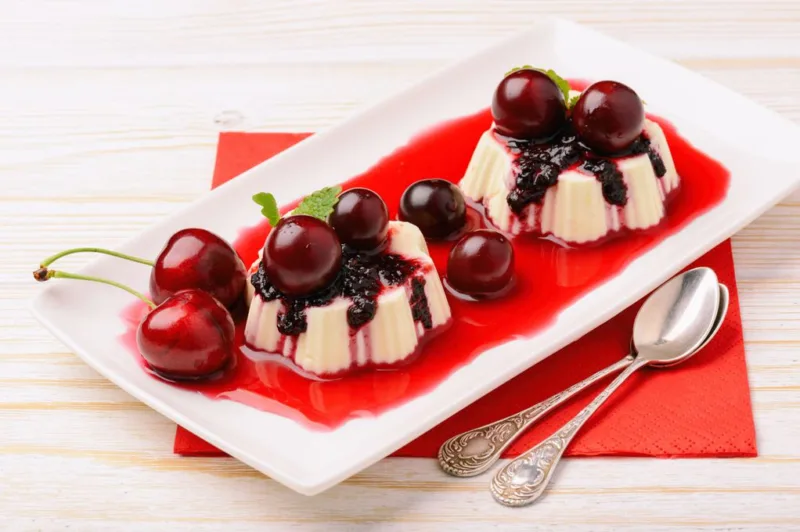 62322350-panna-cotta-s-tresnjama