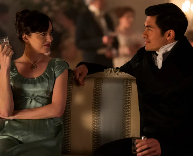 dakota johnson henry golding persuasion netflix