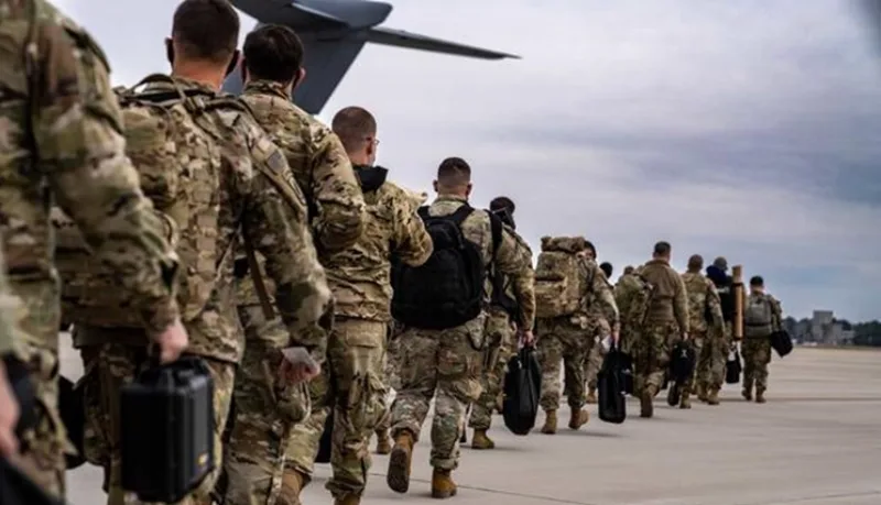 mil-82nd-paratroopers-deploy-poland1800