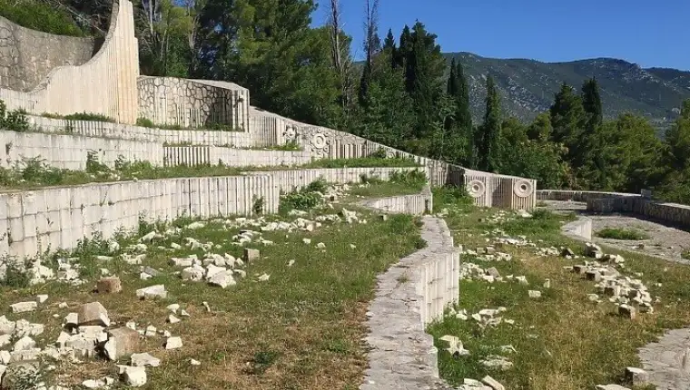 unisteno partizansko groblje