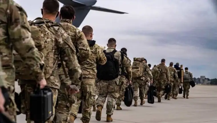 mil-82nd-paratroopers-deploy-poland1800