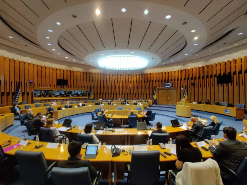 komisija parlament