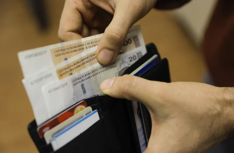 Za deset godina prosječna plata u BiH porasla za 161 KM, manje nego u Srbiji i Hrvatskoj