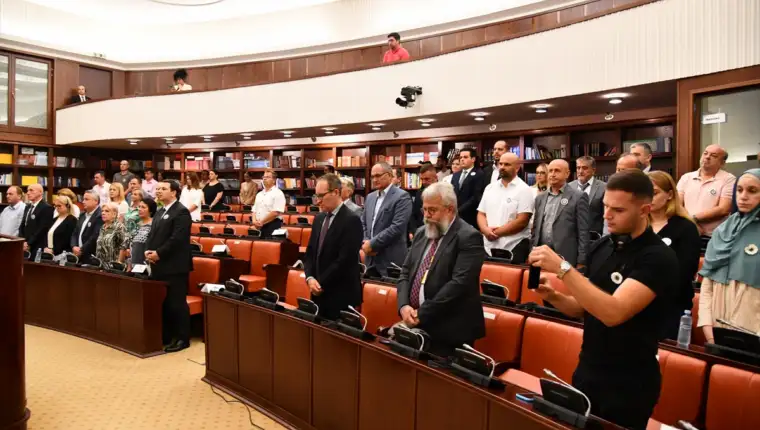 AA-20220707-28360917-28360914-SJEVERNA_MAKEDONIJA_ODRZANA_KOMEMORATIVNA_SJEDNICA_POVODOM_DANA_SJECANJA_NA_GENOCID_U_SREBRENICI
