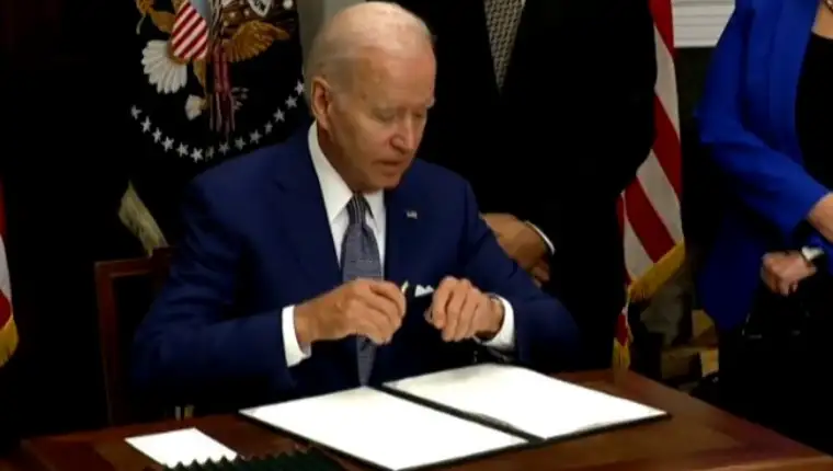biden potpis 5