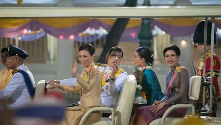 Maha Vajiralongkorn s kraljicom Suthidom