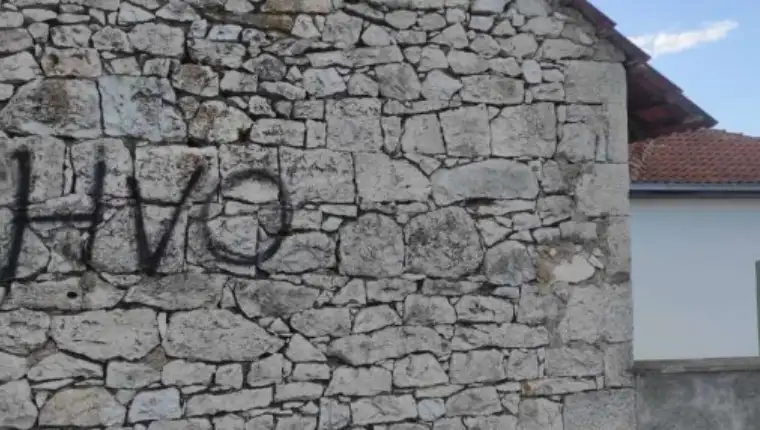 prijeteci grafiti 1