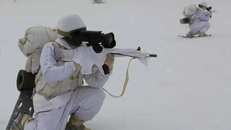 AA-20220719-28452983-28452982-TURKIYE_DONIRALA_KOSOVSKIM_BEZBEDNOSNIM_SNAGAMA_VOJNE_MASKIRNE_UNIFORME_ZA_SNEG