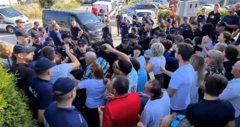 6308b1fc-a808-4ba0-94bb-3f4d0a0a0a78-protest-livno-preview