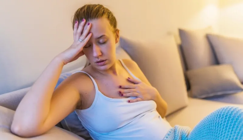 one-of-many-women-who-experience-pain-in-the-chest