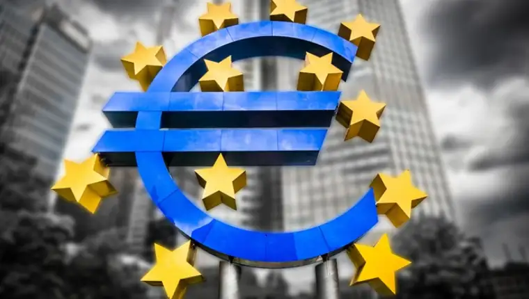 euro-sign-at-european-central-bank-headquarters-in-frankfurt--germany-with-dark-dramatic-clouds-symbolizing-a-financial-crisis-912146250-abd284d556264519915497fae24bc701