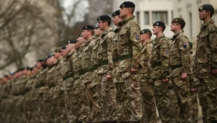 bw-british_army_cut