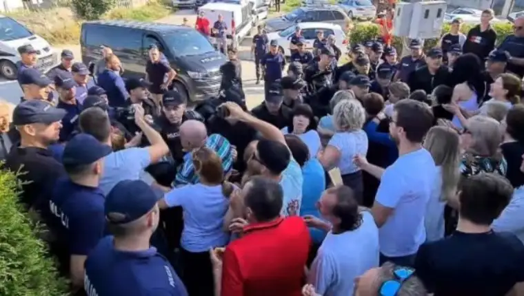 6308b1fc-a808-4ba0-94bb-3f4d0a0a0a78-protest-livno-preview