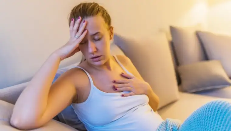 one-of-many-women-who-experience-pain-in-the-chest