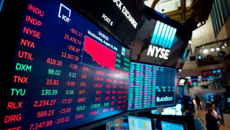 stocks-wall-street-down-gty-jef-190814_hpEmbed_22x15_992