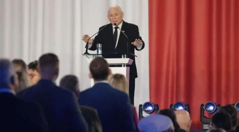 292208-2022-09-01t122327z2lynxmpei801mertroptp4poland-politics-pis