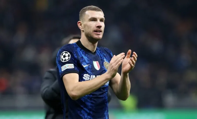 Edin-Dzeko-1-scaled-e1638019969189