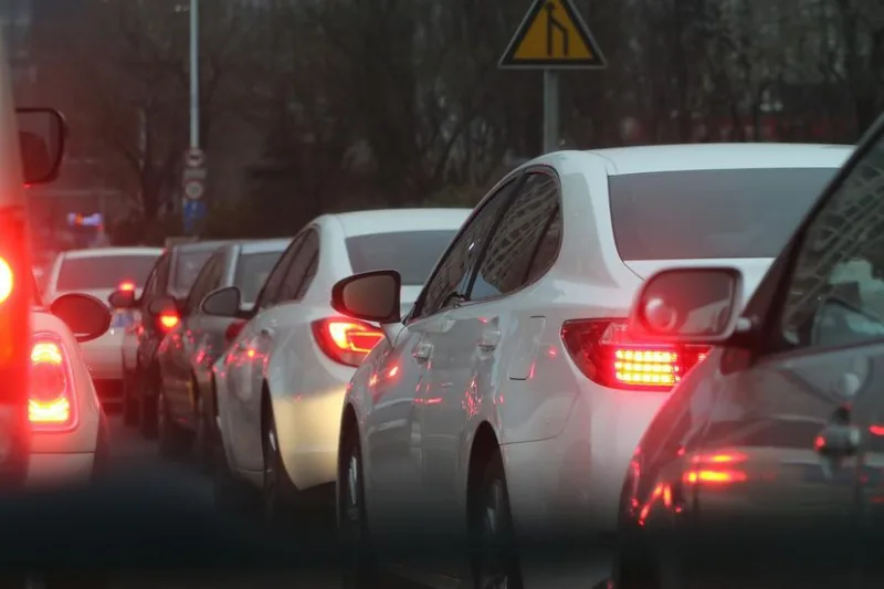traffic-jam-ge90de92d91280-830x0