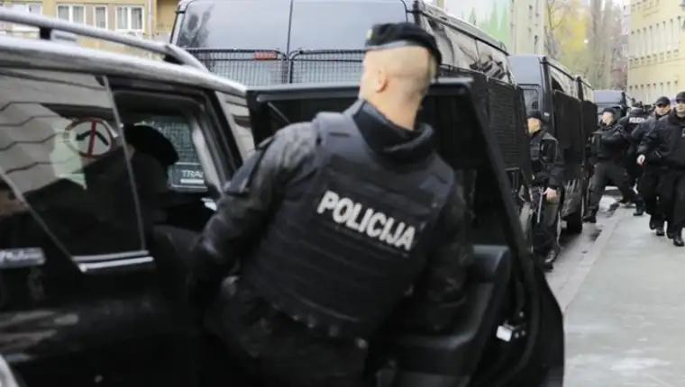 policijaa