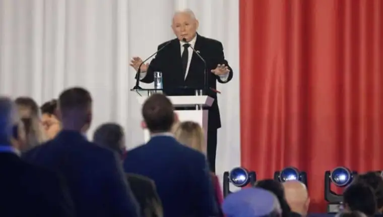 292208-2022-09-01t122327z2lynxmpei801mertroptp4poland-politics-pis