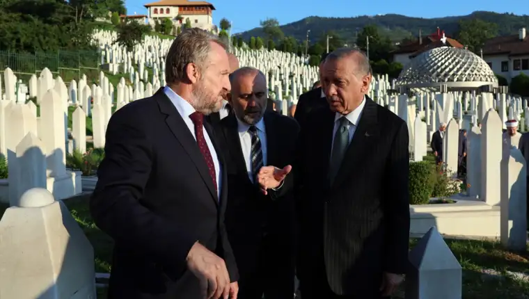 AA-20220906-28828665-28828659-ERDOGAN_POSJETIO_SEHIDSKO_MEZARJE_KOVACI
