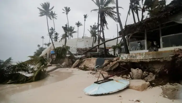 live-blog-20220919-hurricane-fiona-puerto-rico-header2-videoSixteenByNine3000