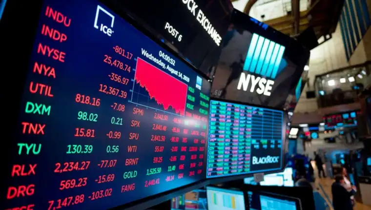 stocks-wall-street-down-gty-jef-190814_hpEmbed_22x15_992