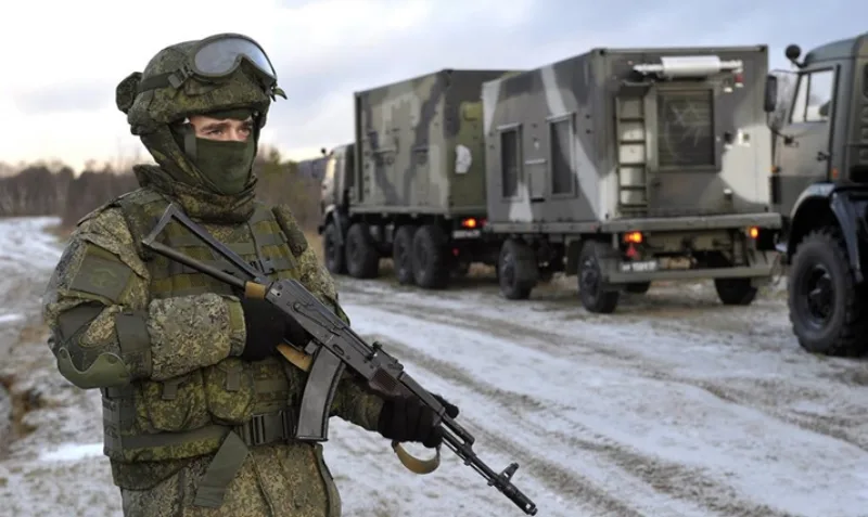 Russian Northern Fleet military engineers hold exercise to ensure passage of military hardware in Arctic