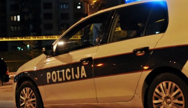 5c12a052-6c10-4ce3-8c95-3fab0a0a0a7e-policija-fbih-traka-noc-700x402-1 (1)