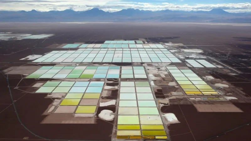 Atacama-Lithium-Mine_Alamy-small