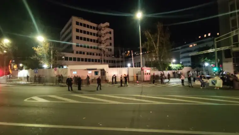 AA-20221024-29240317-29240316-ZAVRSEN_PROTEST_ISPRED_OHRA_U_SARAJEVU_GRADANI_PORUCILI_DA_NE_ZELE_APARTHEJD_VEC_SUVERENU_BIH
