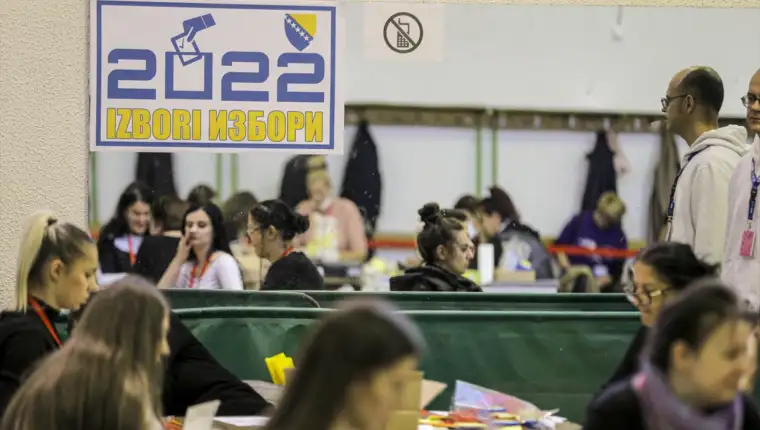 AA-20221015-29163828-29163824-ZAMJENIK_DIREKTORA_GLAVNOG_CENTRA_ZA_BROJANJE_U_SARAJEVU_ADI_AGIC_PREBROJANO_247_BIRACKIH_MJESTA
