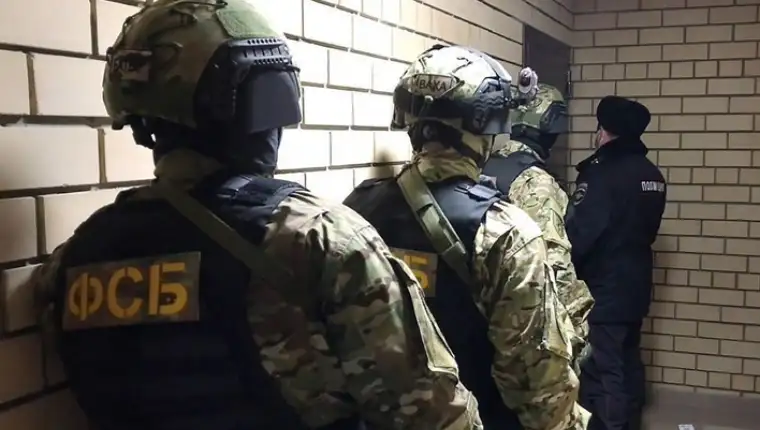 Russian Federal Security Service officers detain ISIS funders