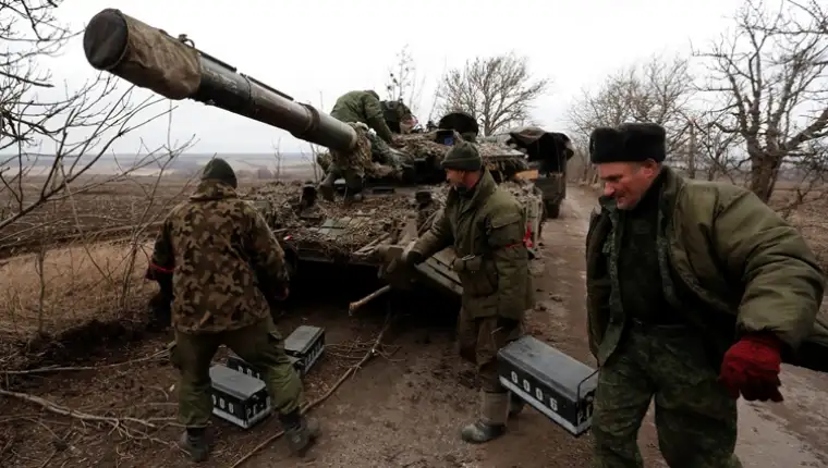 2022-03-01T170756Z_744715044_RC2OTS9CALUX_RTRMADP_3_UKRAINE-CRISIS-EAST-scaled-e1646158775412