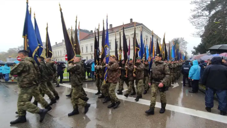 AA-20221118-29470221-29470219-VUKOVAR_KOLONA_SJECANJA