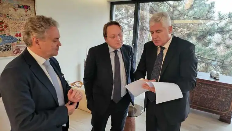 OLIVER VARHELYI I COVIC Đ
