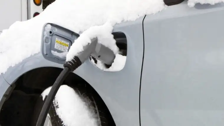 elektricni-automobil-zima-snijeg
