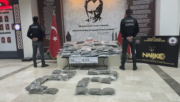 AA-20221218-29770094-29770093-U_SMECU_NA_TURSKOJ_GRANICI_PRONADENA_DROGA_UHAPSENI_DRZAVLJANI_BIH_I_SRBIJE
