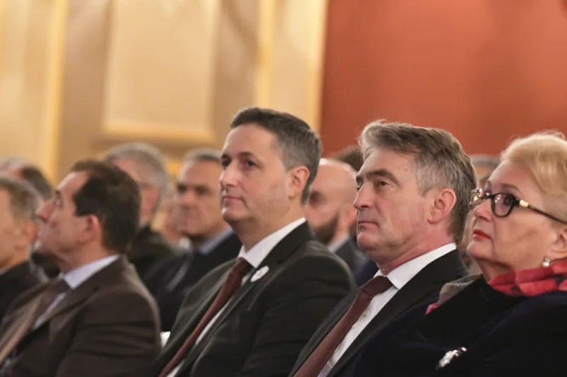 denis becirovic zeljko komsic naucni skup