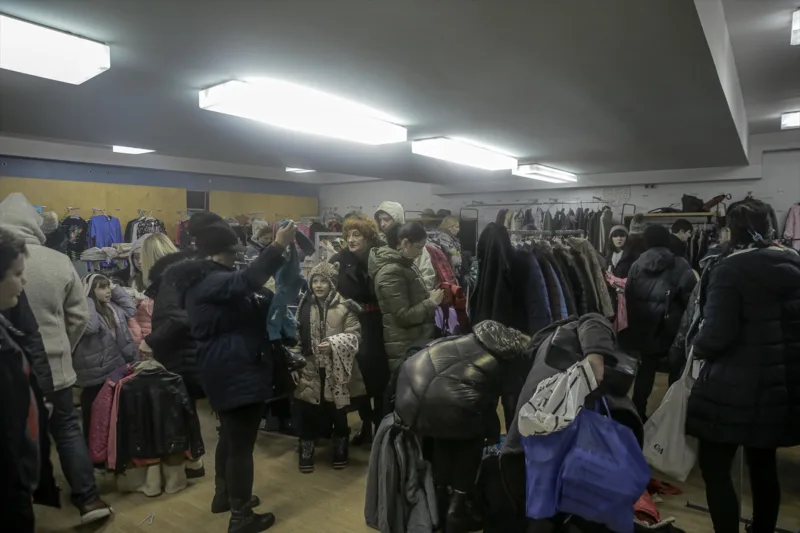 AA-20230121-30052125-30052117-SARAJEVO_VELIKI_ODZIV_GRADANA_NA_PRVOM_OVOGODISNJEM_HUMANITARNOM_BAZARU_POMOZIBA