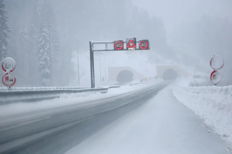 Delnice, 18.02.2018 - Snijeg zatrpao dionicu autoceste Zagreb - Rijeka kod Delnica