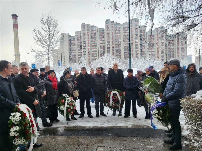 AA-20230122-30059595-30059594-BIH_OBILJEZENA_GODISNJICA_MASAKRA_U_KOJEM_JE_UBIJENO_SESTORO_DJECE_NA_ALIPASINOM_POLJU