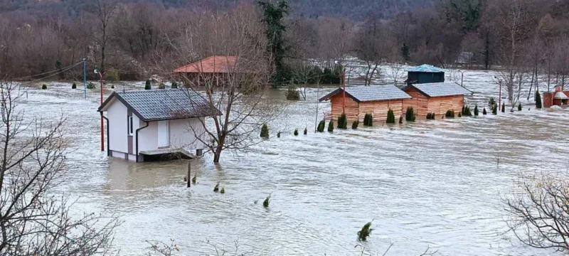 BiH: U Bihaću poplavljeno više naselja, širom Krajine aktivirana brojna klizišta